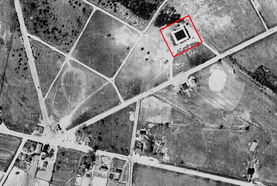Black and white aerial photograph of the village of Annandale showing the Annandale School.