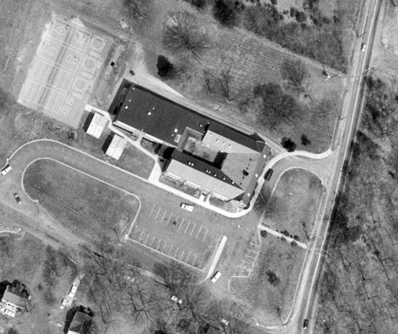 Aerial photograph of Dunn Loring Elementary School.