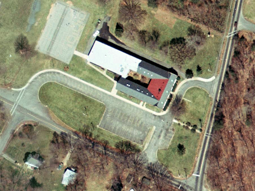 Aerial photograph of Dunn Loring Elementary School.