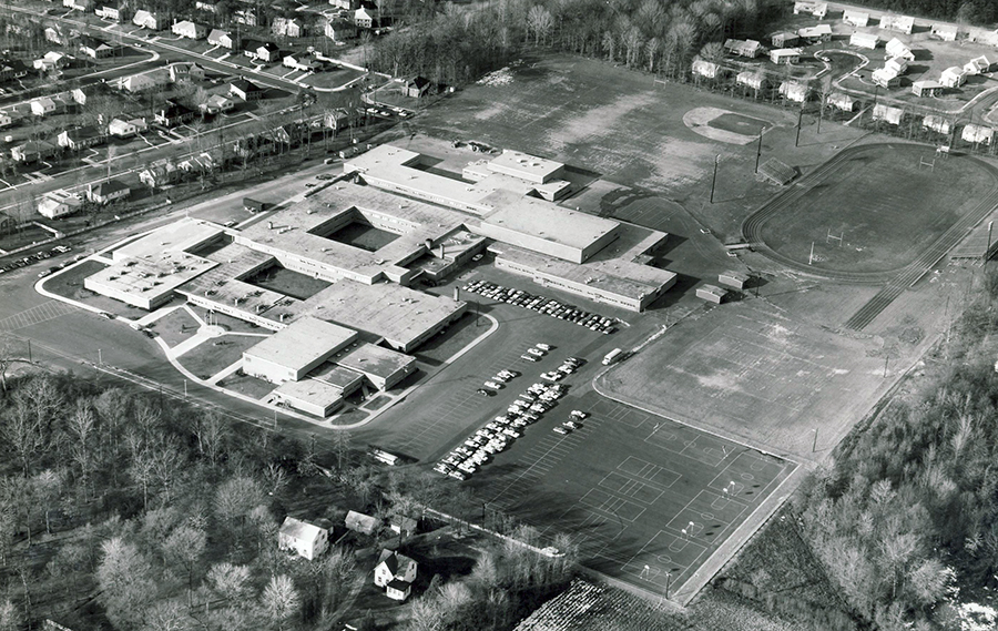 Black and white aerial photograph of Fort Hunt High School.