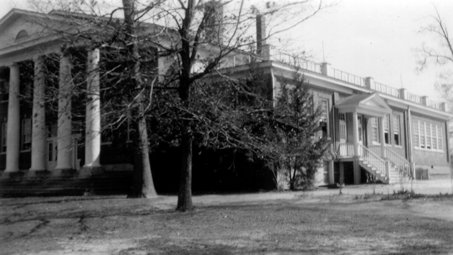 Black and white photograph of Fairfax Elementary School.