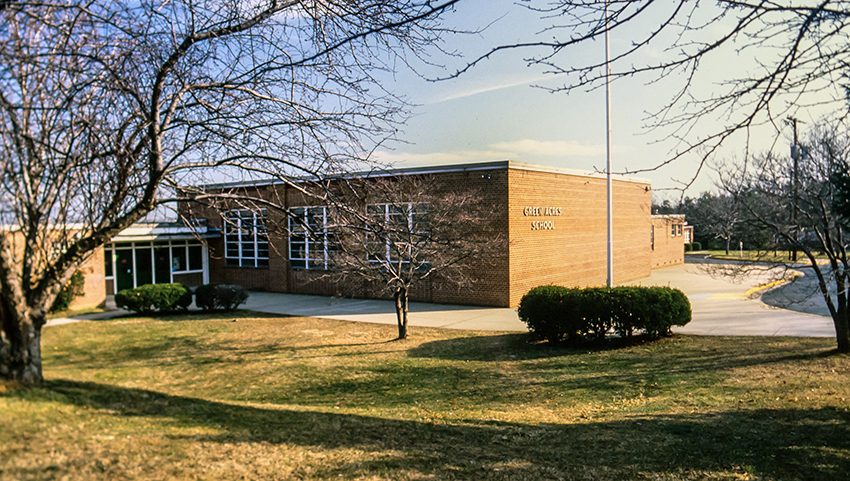 Photograph of the front exterior of Green Acres Elementary School.