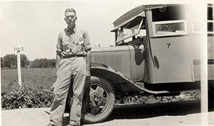 Photo of school bus in 1941.