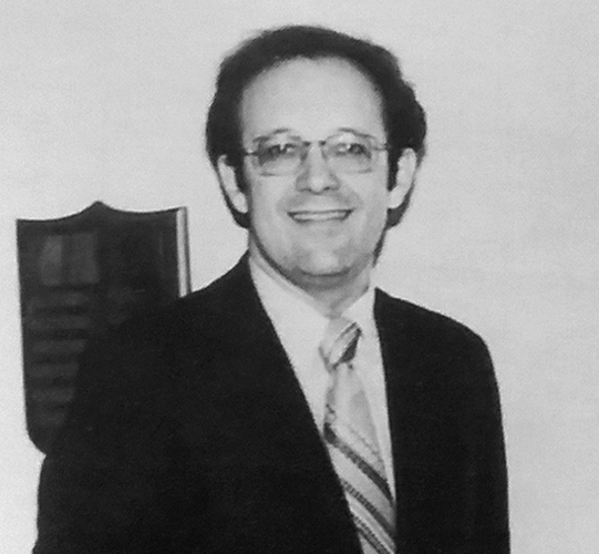 Black and white portrait of Alan E. Leis.