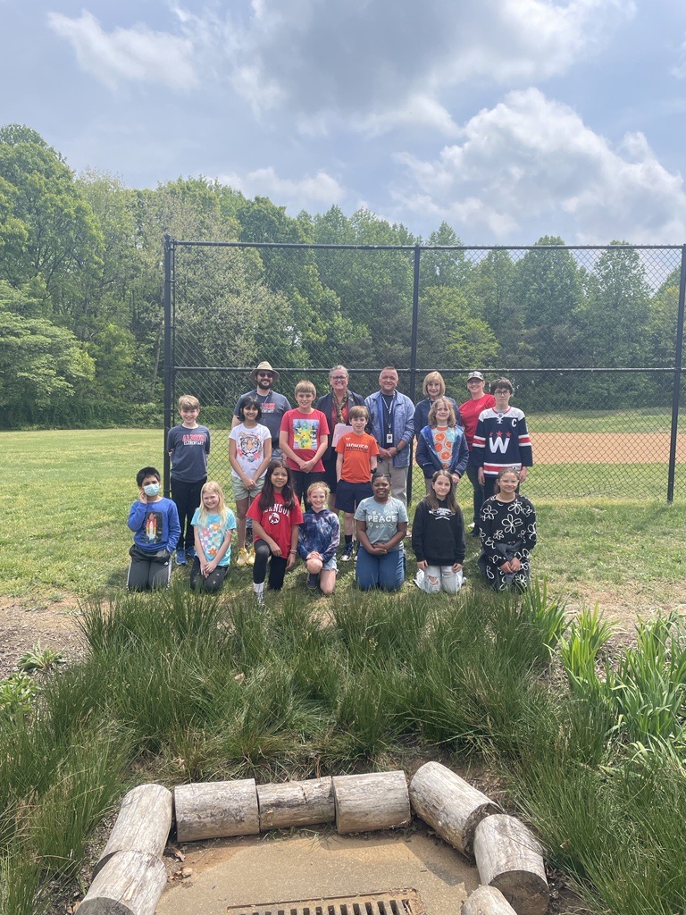 Dr. Reid visits Aldrin Elementary School to see Ignite partner Brightspot in action! Brightspot volunteers spent the day working with students and staff on a number of outdoor projects for their school’s annual Beautification Day. 